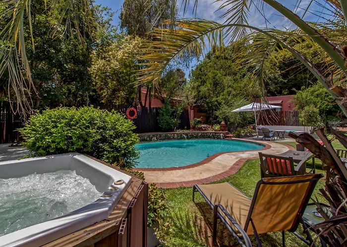Sitatunga Guest Lodge - Sandton - Airport Shuttle - Solar & Borehole